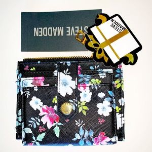 Steve Madden - Floral Bhayden Mini Wallet !